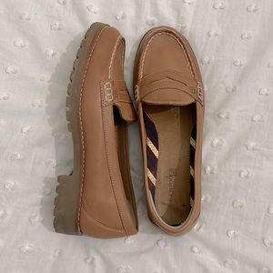 Sperry Woman Leather Loafer with Low Heel